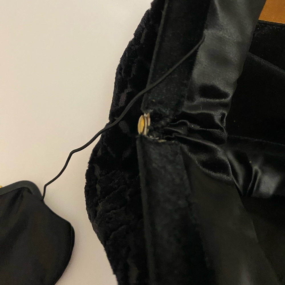 Antique Vintage Purse in black velvet - Picture 4 of 10